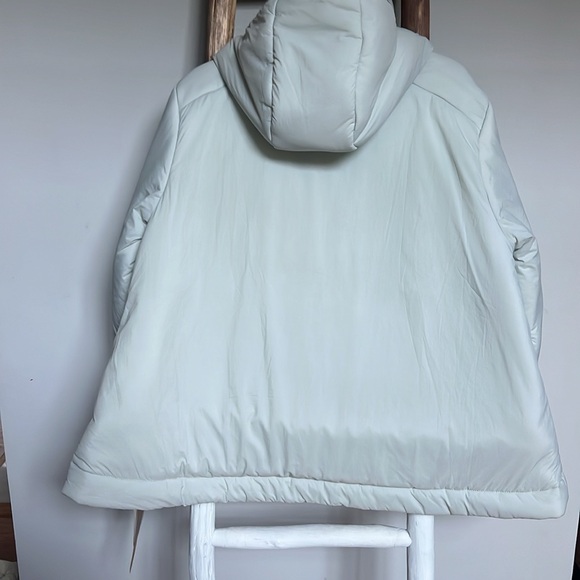 NWT Free people puffer coat. Size extra small, but runs big. - Picture 4 of 8